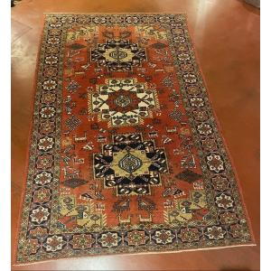 Tapis Persan à Décor Rouge