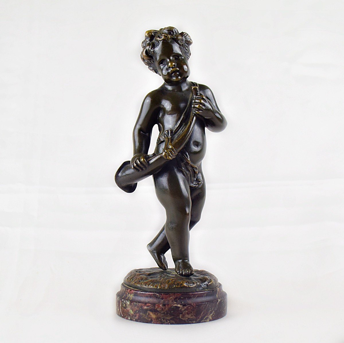 Ch&eacute;rubin Putto musicien en bronze sign&eacute; Clodion