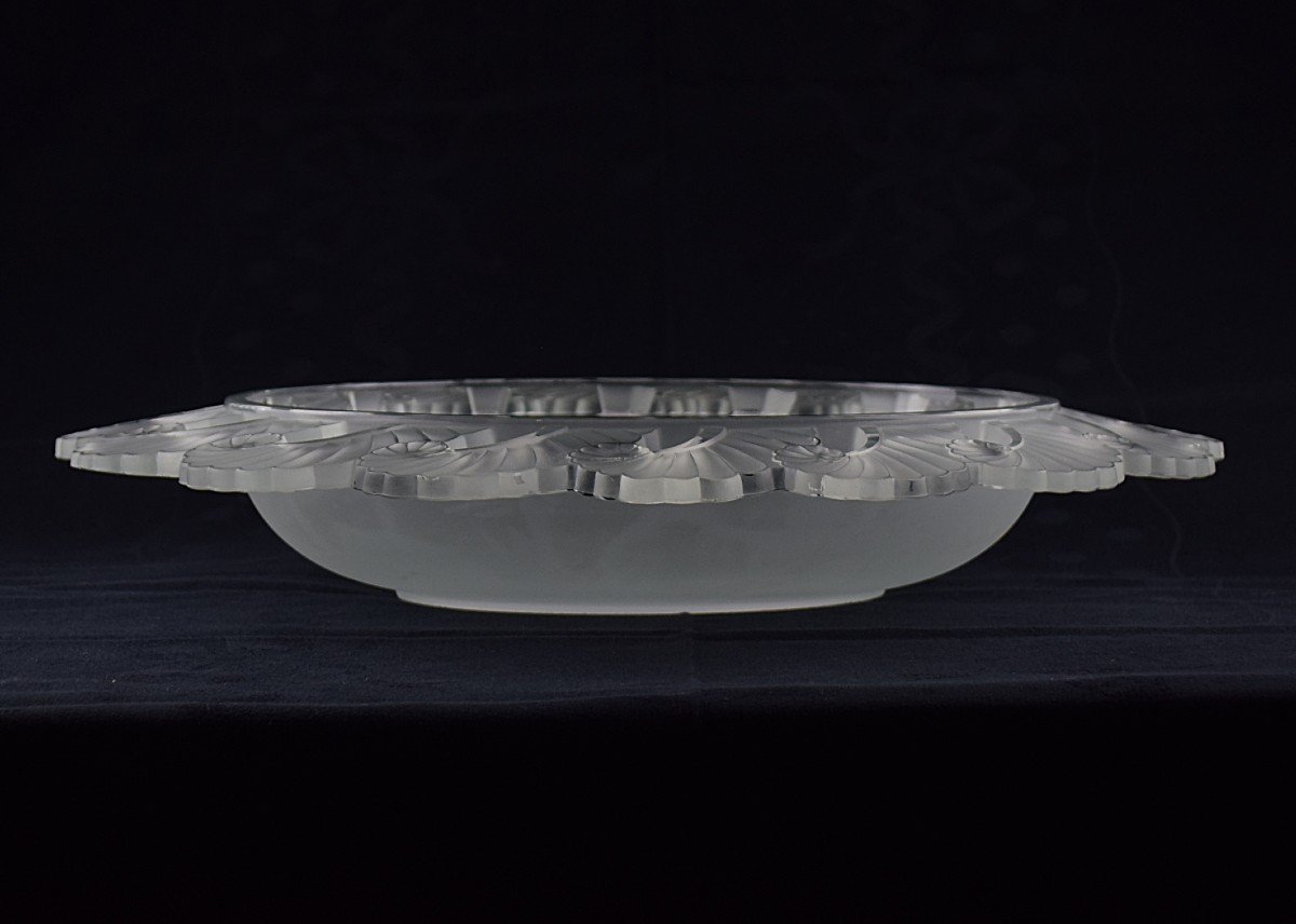 Large Art Deco Bowl In Verlys Crystal Above All Table-photo-1