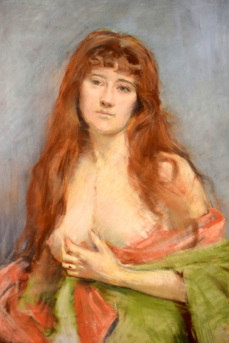 Grand portrait en buste d'une jeune femme rousse -photo-3