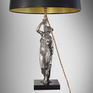 Lampe Femme à l'Antique en métal argenté, Déesse, Début XXè 