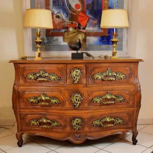 Commode tombeau en noyer d'époque Louis XV 