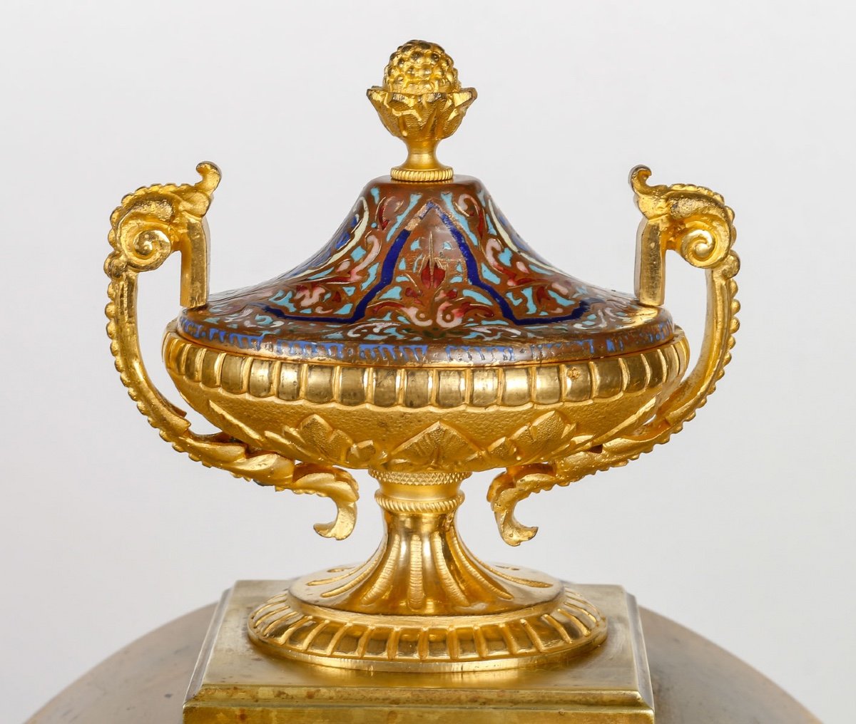Une Garniture En Bronze Doré Et émail Cloisonné Fin XIXème Siècle -photo-3