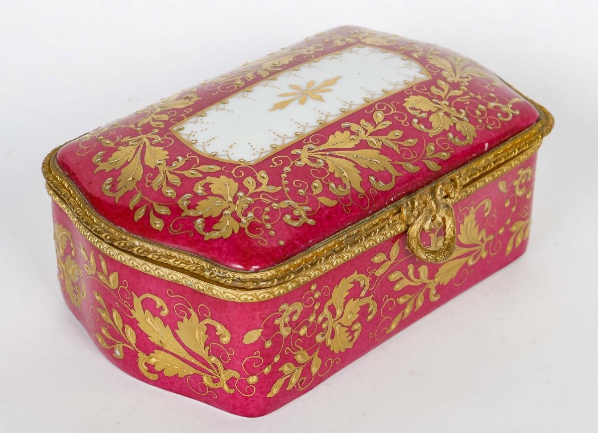 Porcelain Jewelry Box Limoge France