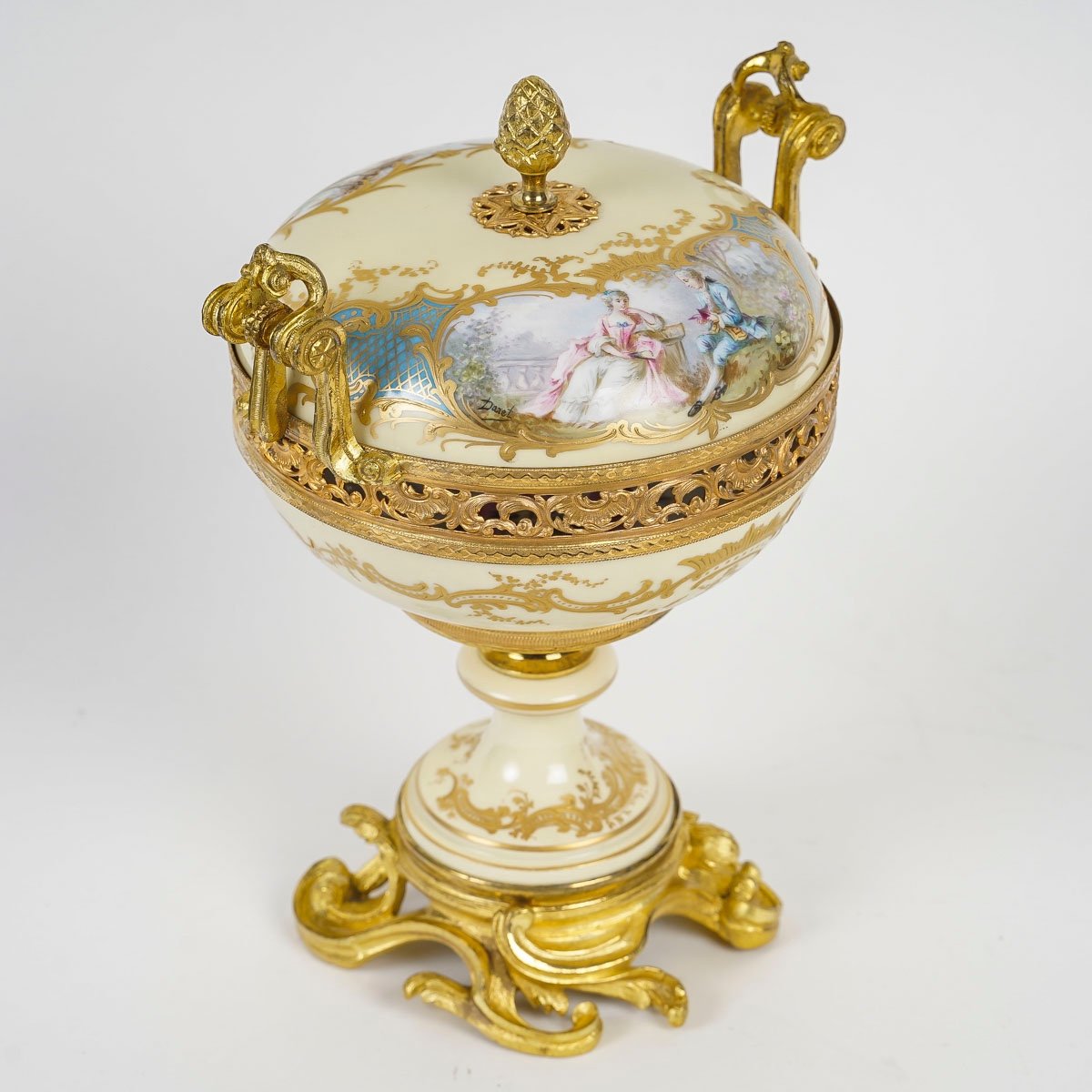 A Sèvres Porcelain Candy Box 1844-photo-8