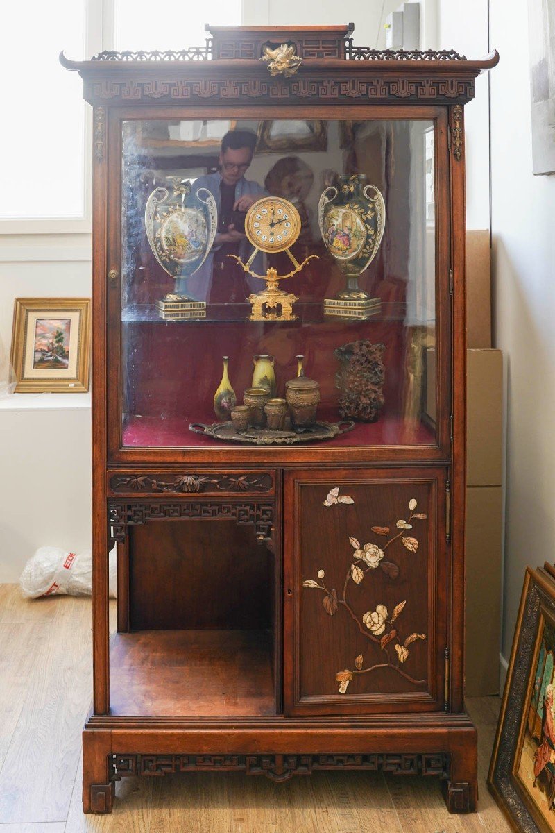 Un meuble-Vitrine attribué  à Gabriel Viardot époque fin XIXème siècle 