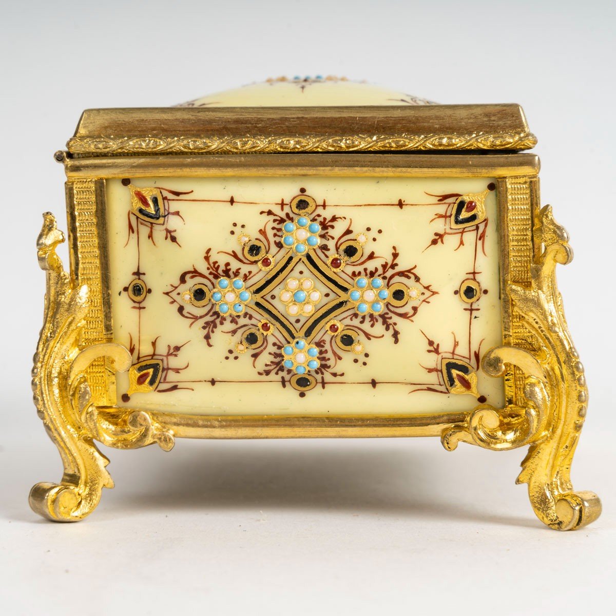 A Small Tahan Jewelry Box, 19th Century -photo-2