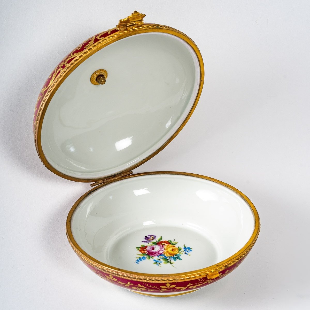 A Pair Of Porcelain Jewelry Boxes, Late 19th Century-photo-1