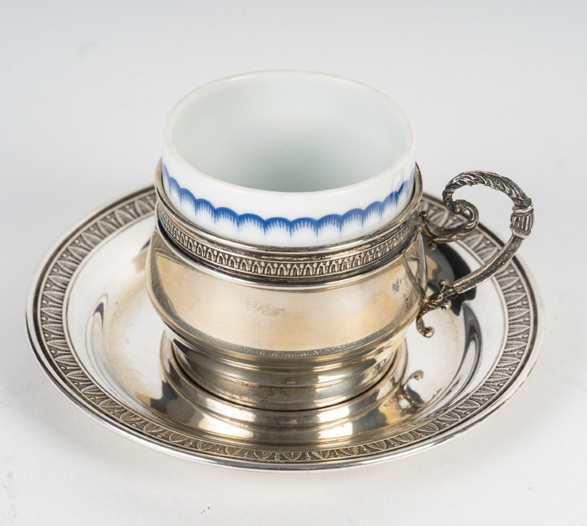 A Series Of Porcelain And Solid Silver Cups-photo-2