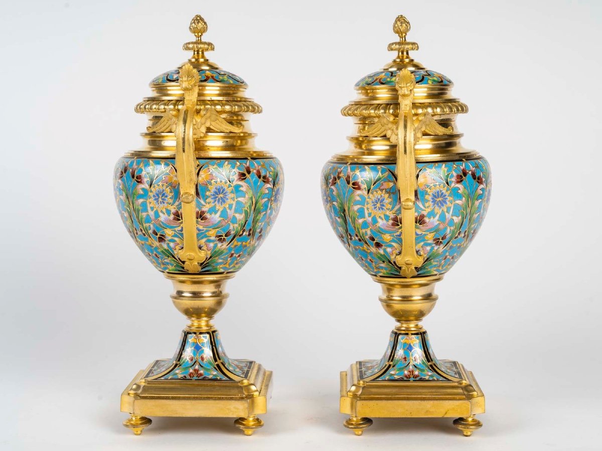 Une Paire De Vases En En Bronze Doré Et émail Cloisonné, Fin XIXème Siècle -photo-1