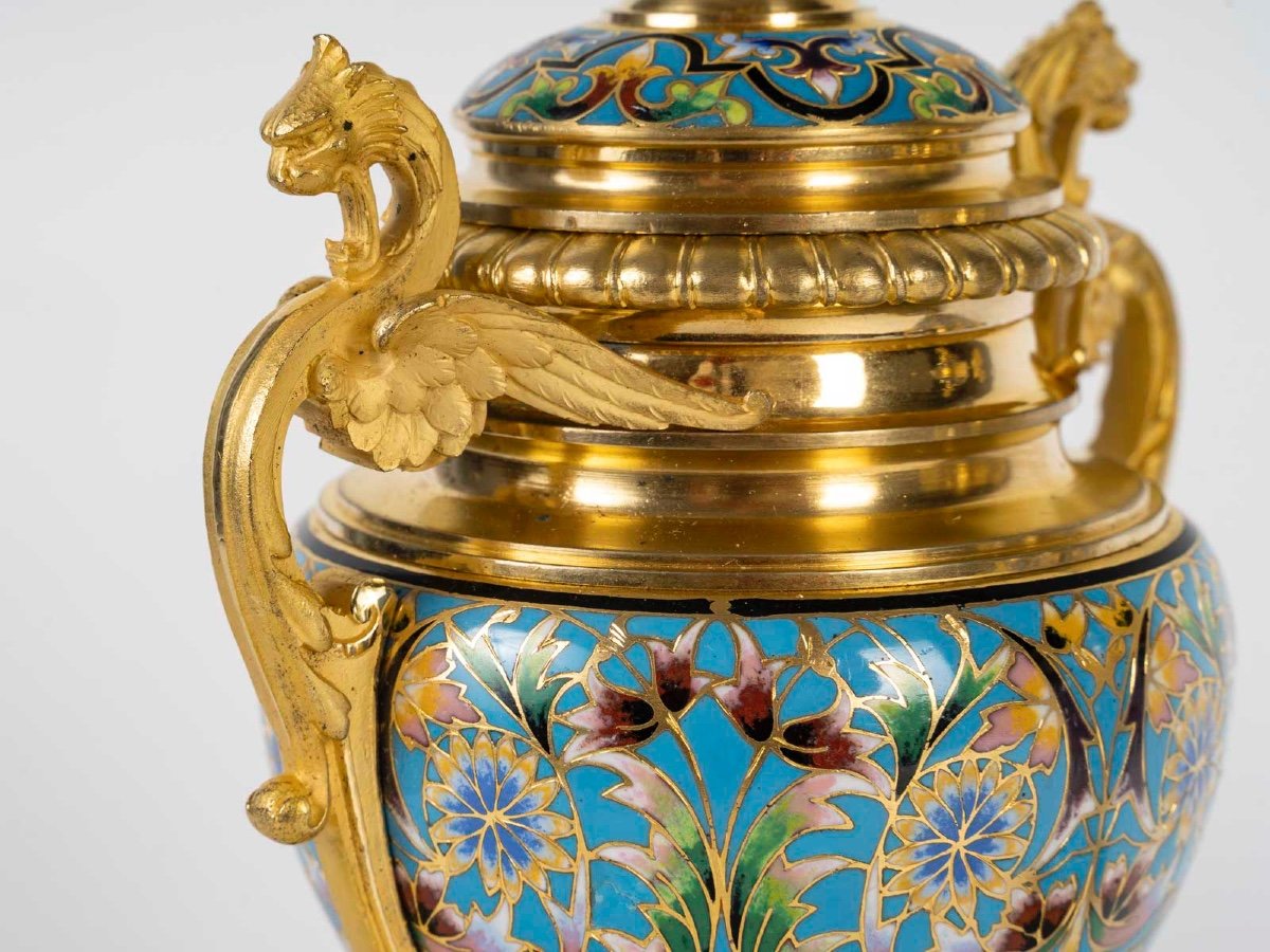 Une Paire De Vases En En Bronze Doré Et émail Cloisonné, Fin XIXème Siècle -photo-2