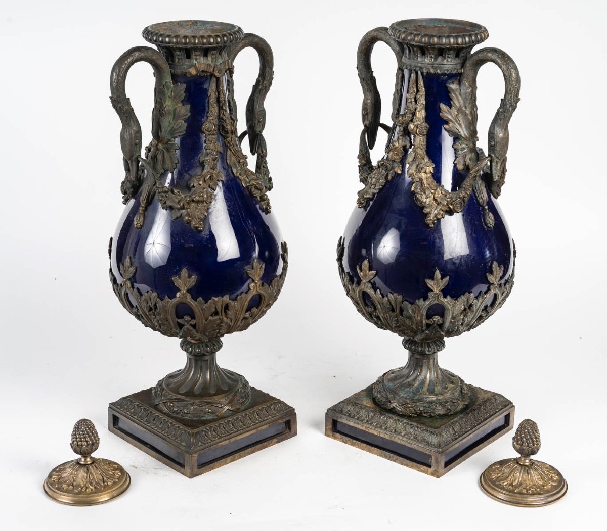 Une Paire De Vases En Porcelaine Bleue Et Bronze Doré, époque XIXème Siècle -photo-2