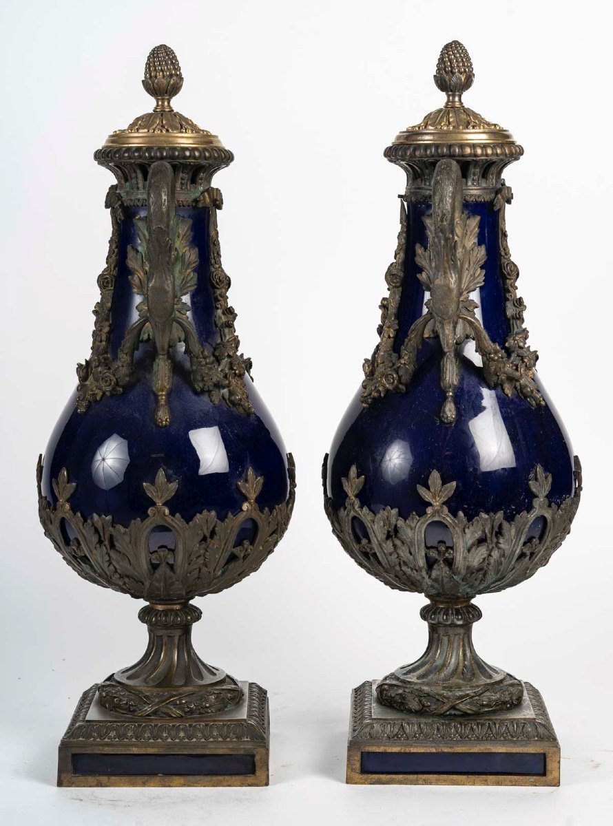 Une Paire De Vases En Porcelaine Bleue Et Bronze Doré, époque XIXème Siècle -photo-3