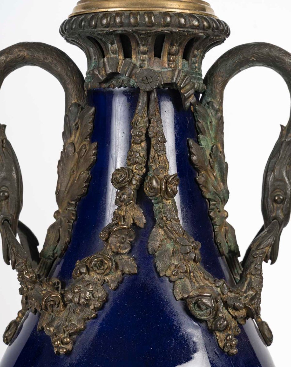 Une Paire De Vases En Porcelaine Bleue Et Bronze Doré, époque XIXème Siècle -photo-5