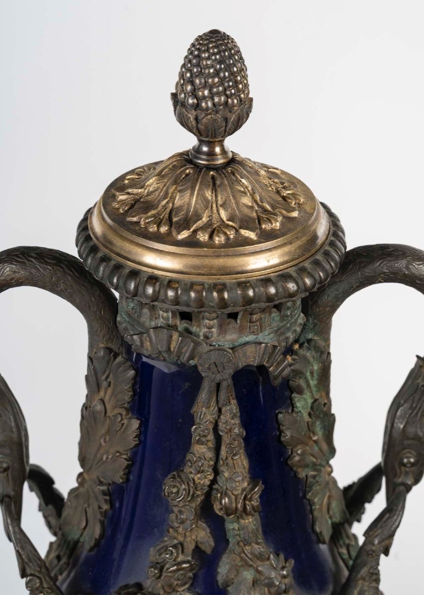 Une Paire De Vases En Porcelaine Bleue Et Bronze Doré, époque XIXème Siècle -photo-6