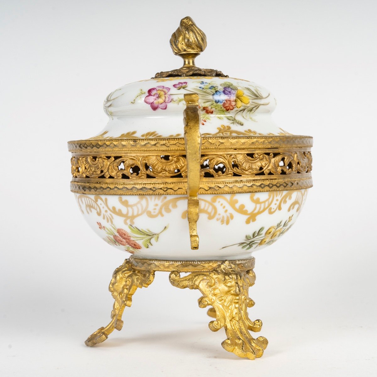 A Porcelain And Gilt Bronze Perfume Burner, Late 19th Century -photo-4