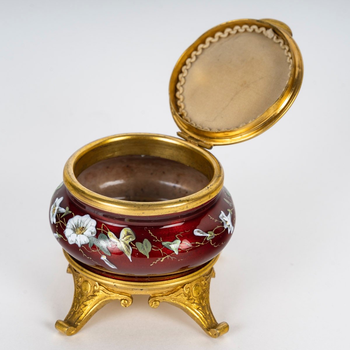 A Small Red Enamel Jewelry Box, Late 19th Century -photo-2