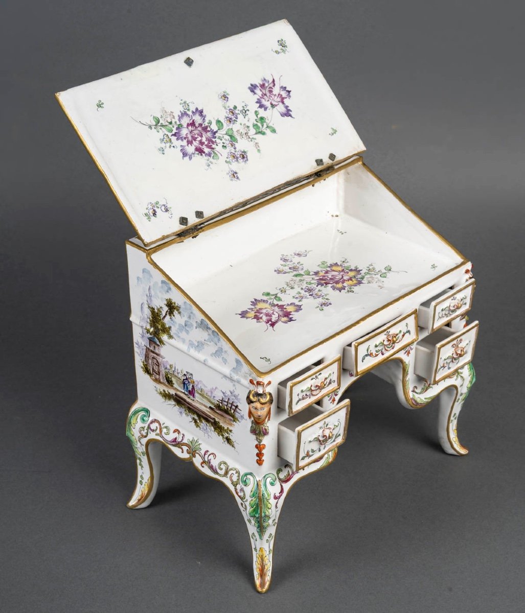 Une Miniature Secrétaire En Porcelaine, Fin XIXème Siècle -photo-3