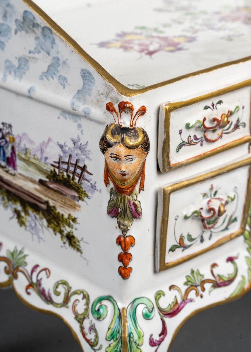 Une Miniature Secrétaire En Porcelaine, Fin XIXème Siècle -photo-6