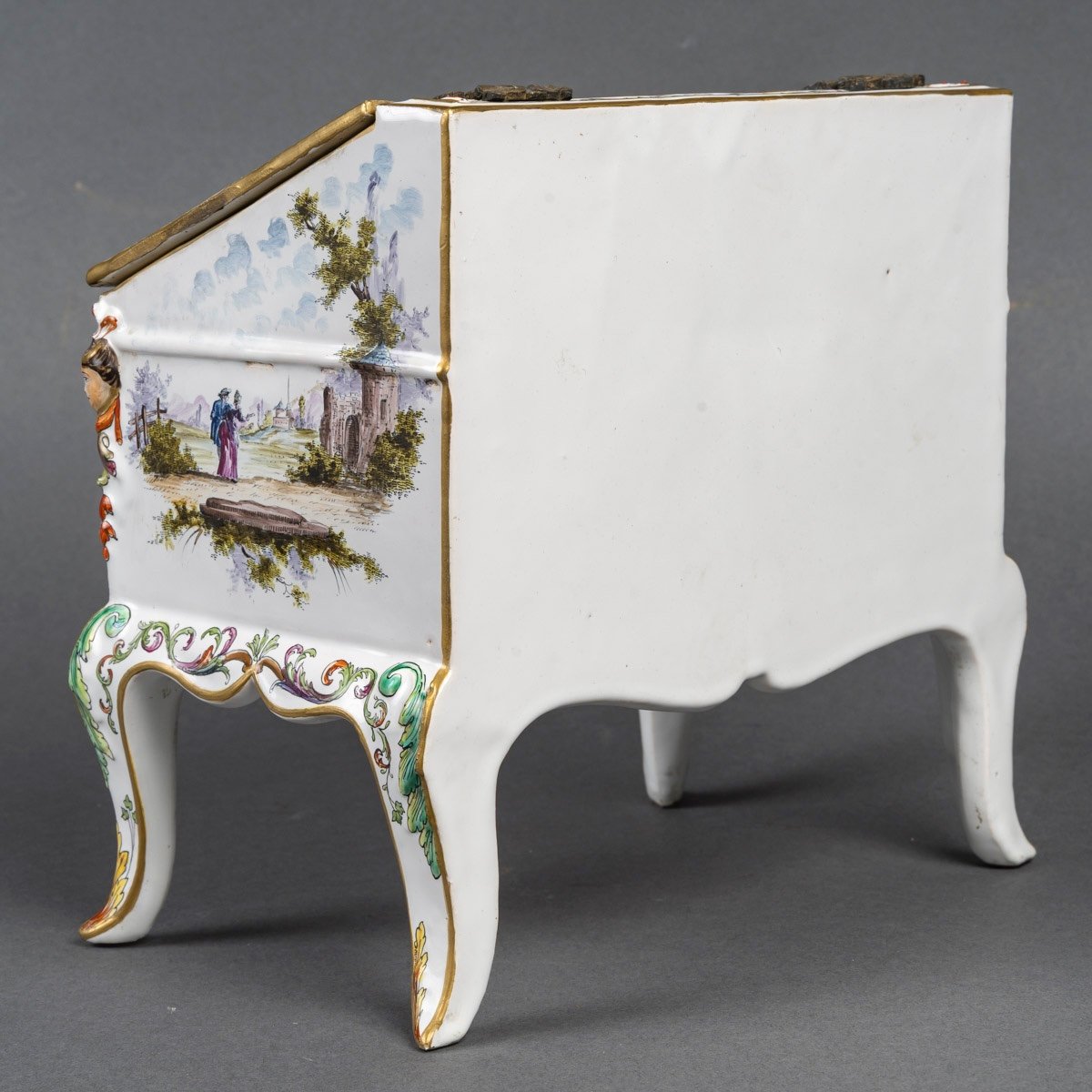 Une Miniature Secrétaire En Porcelaine, Fin XIXème Siècle -photo-7