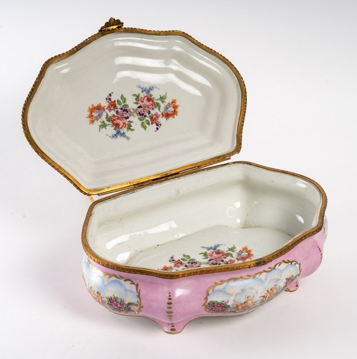 Sèvres Style Pink Porcelain Jewelry Box-photo-3