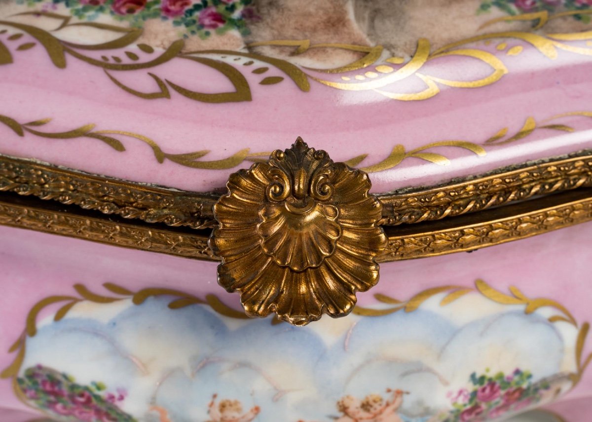 Sèvres Style Pink Porcelain Jewelry Box-photo-2