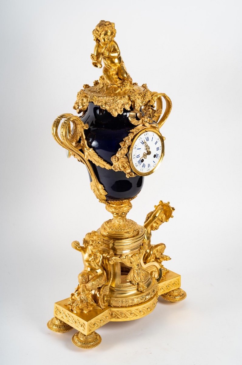 Une Pendule En Porcelaine Et Bronze Doré Fin XIXème Siècle-photo-3