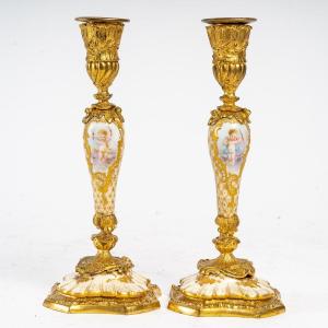 Paire De Petits Bougeoirs Miniatures  En Porcelaine Et Bronze Doré 19ème Siècle 