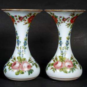 Une Paire De Vases En Opaline Blanche Fin XIXème Siècle 