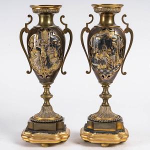 Une Paire De Vases En Bronze XIXème Siècle 