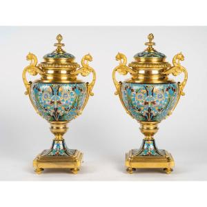 Une Paire De Vases En En Bronze Doré Et émail Cloisonné, Fin XIXème Siècle 