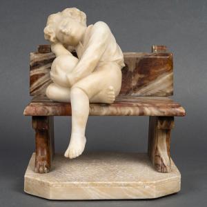 Une Sculpture d'Un Enfant En Albâtre, Début XXème Siècle 