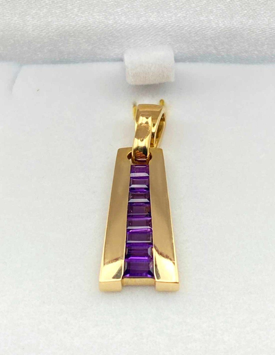 Guy Laroche - Gold & Amethyst Pendant