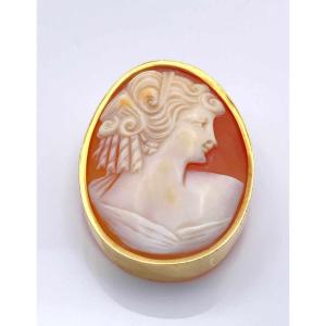 Vintage Yellow Gold Cameo Brooch