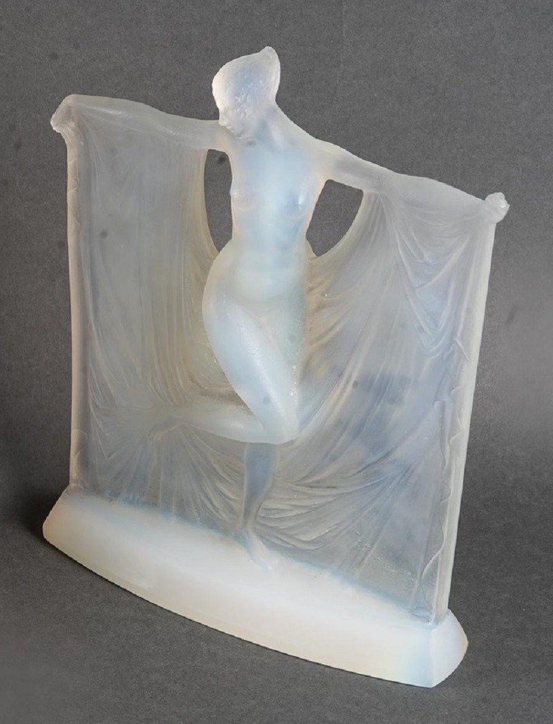 René Lalique (1860-1945): "suzanne" Opalescent Glass Statuette-photo-1