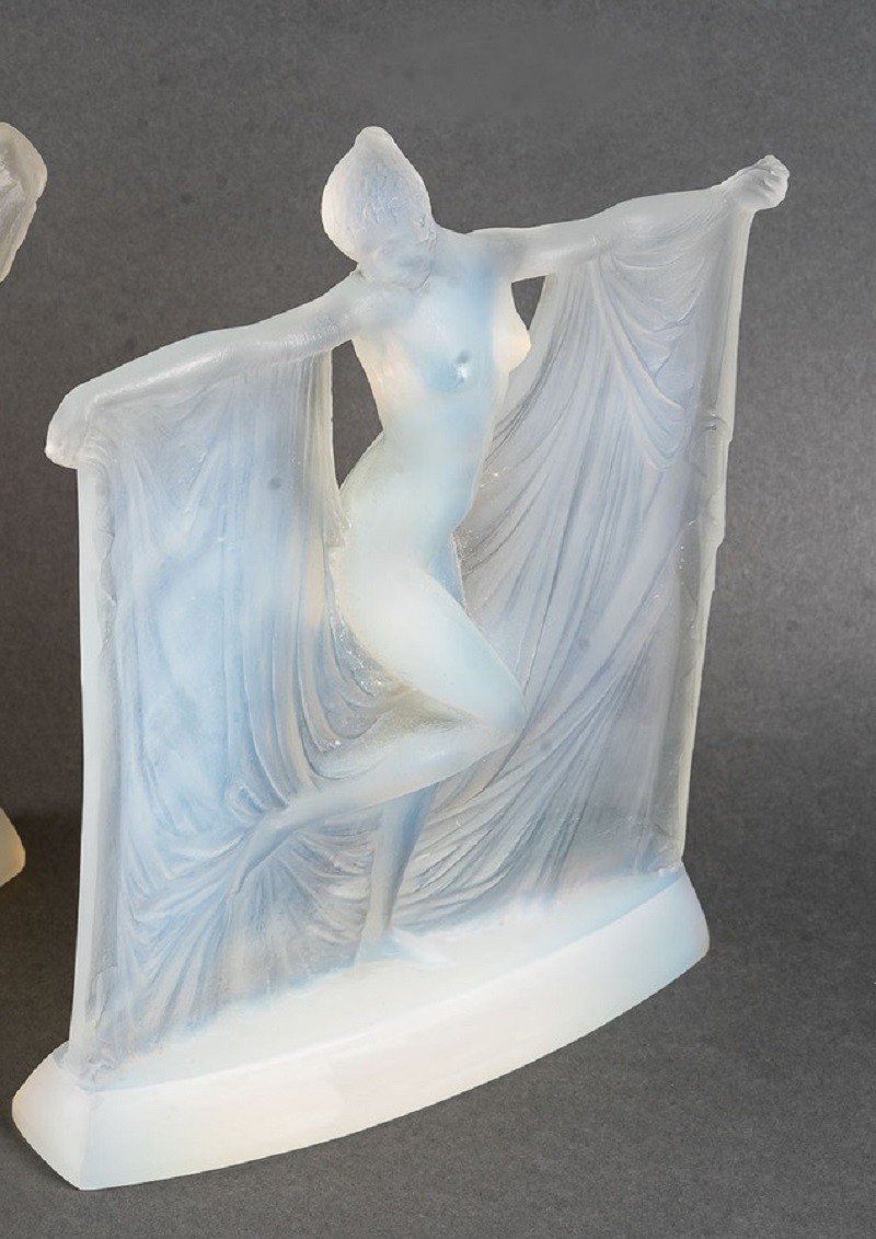 René Lalique (1860-1945): "suzanne" Opalescent Glass Statuette-photo-3