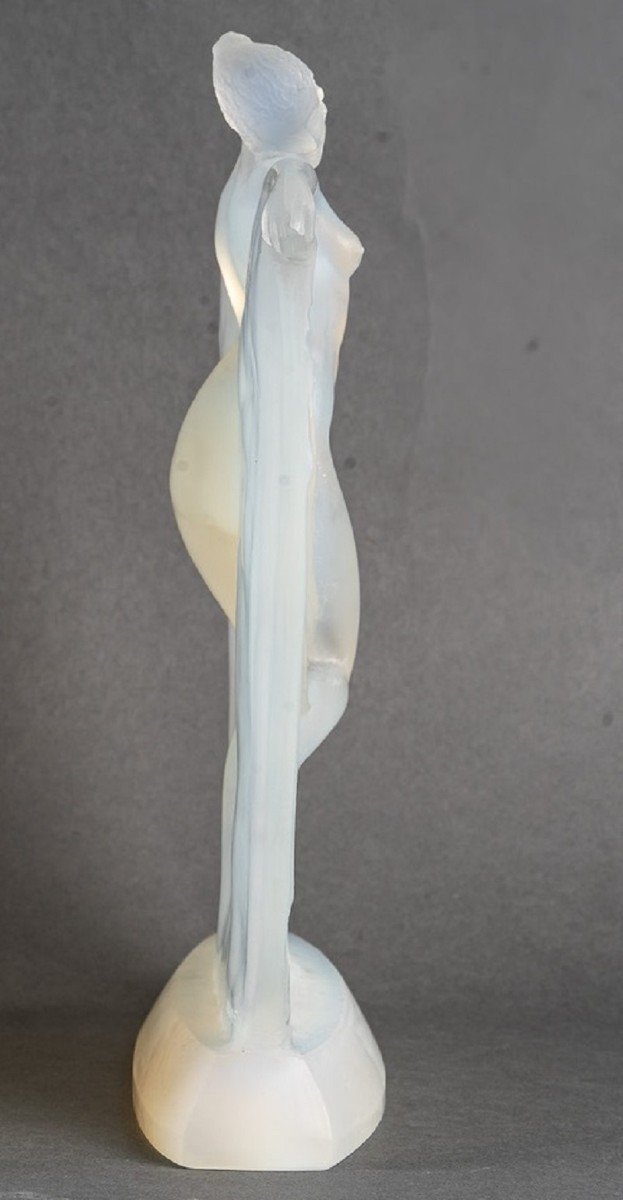 René Lalique (1860-1945): "suzanne" Opalescent Glass Statuette-photo-4