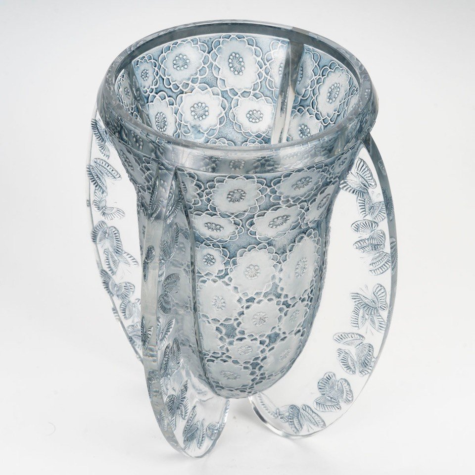 René Lalique (1860 - 1945) Vase "papillons" - 1936.-photo-2