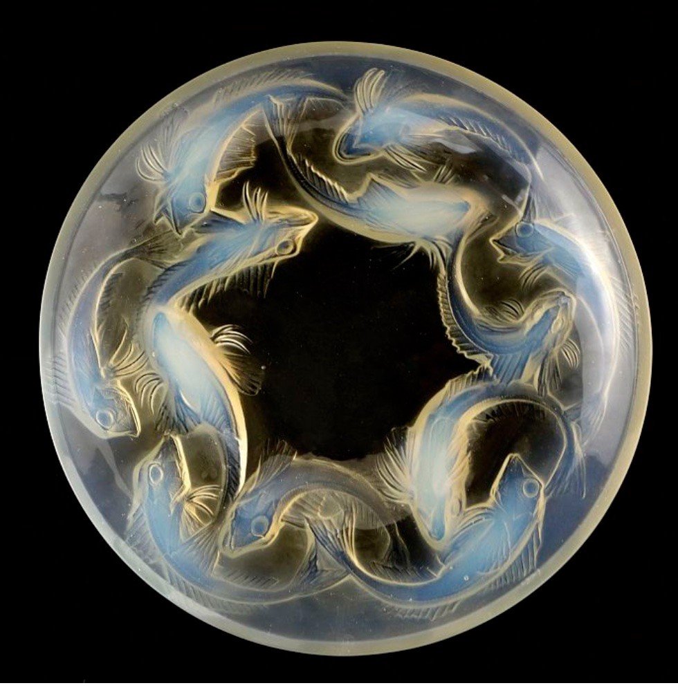 René Lalique : Plat "Martigues" Opalescent