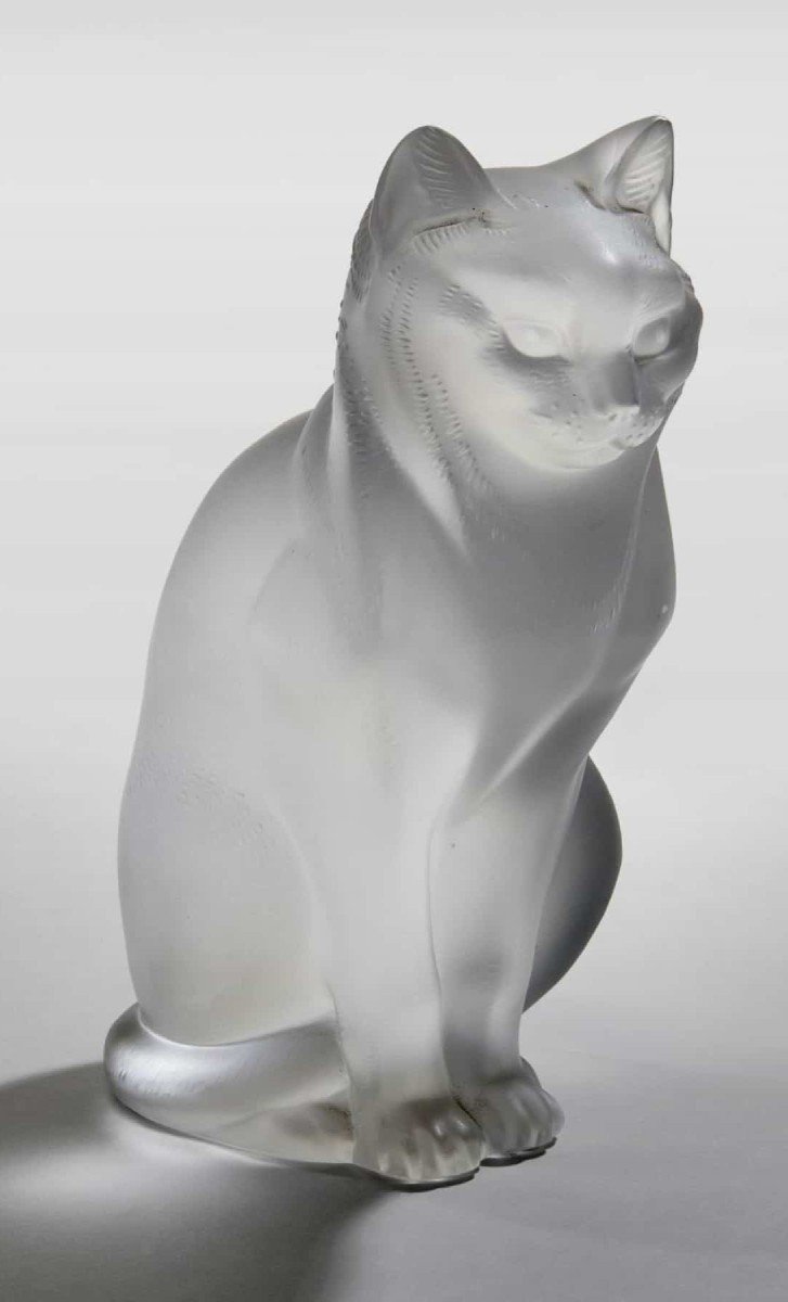 Maison Lalique: Cat "sitting"