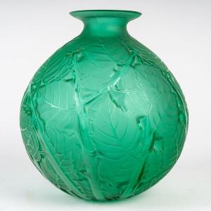 René Lalique -1929, Vase « Milan ». Epreuve En Verre Teinté Vert 