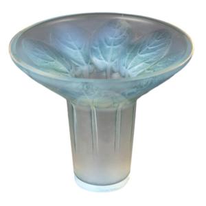 R.lalique -1921 Vase Violettes Opalescent.