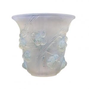 René Lalique. Vase Blanc Opalescent