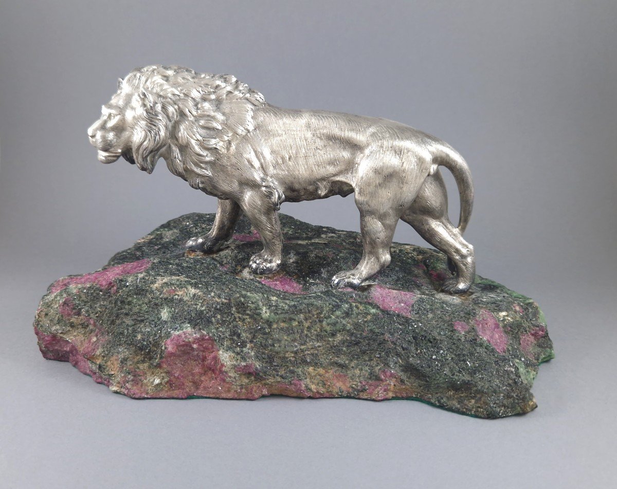 Sculpture lion en argent massif et eudialyte 