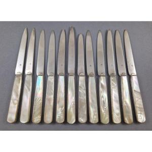 Proantic: Série de 12 couteaux manche en nacre et lame vermeil par GA