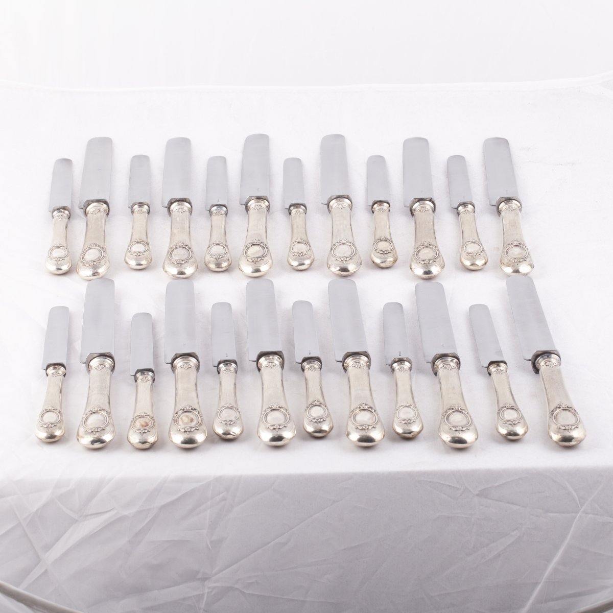 Set Of 12 Table And Dessert Knives