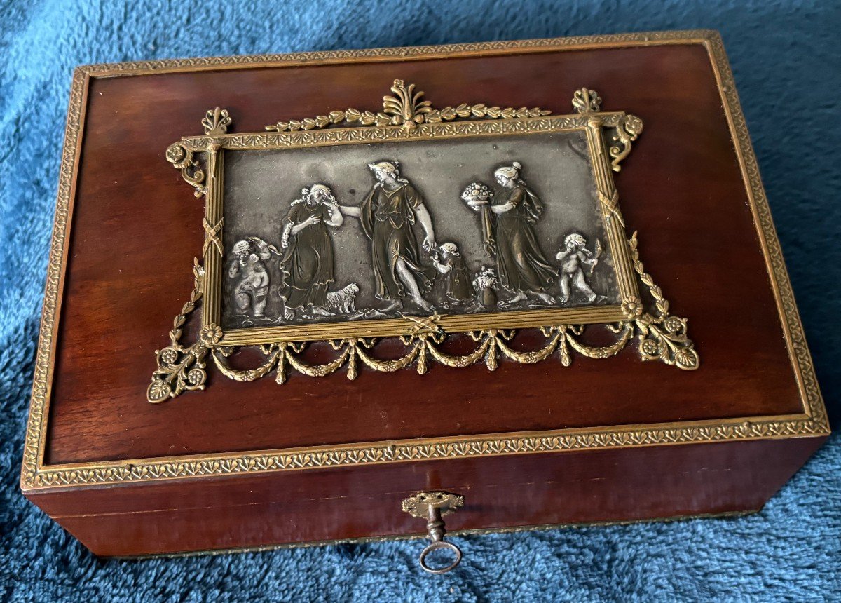 Coffret Avec Plaque Decor A l'Antique