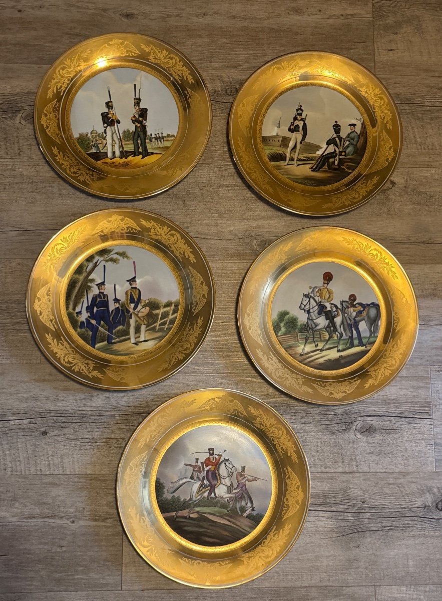 Ensemble De 5 Assiettes Militaires Russes En Porcelaine 