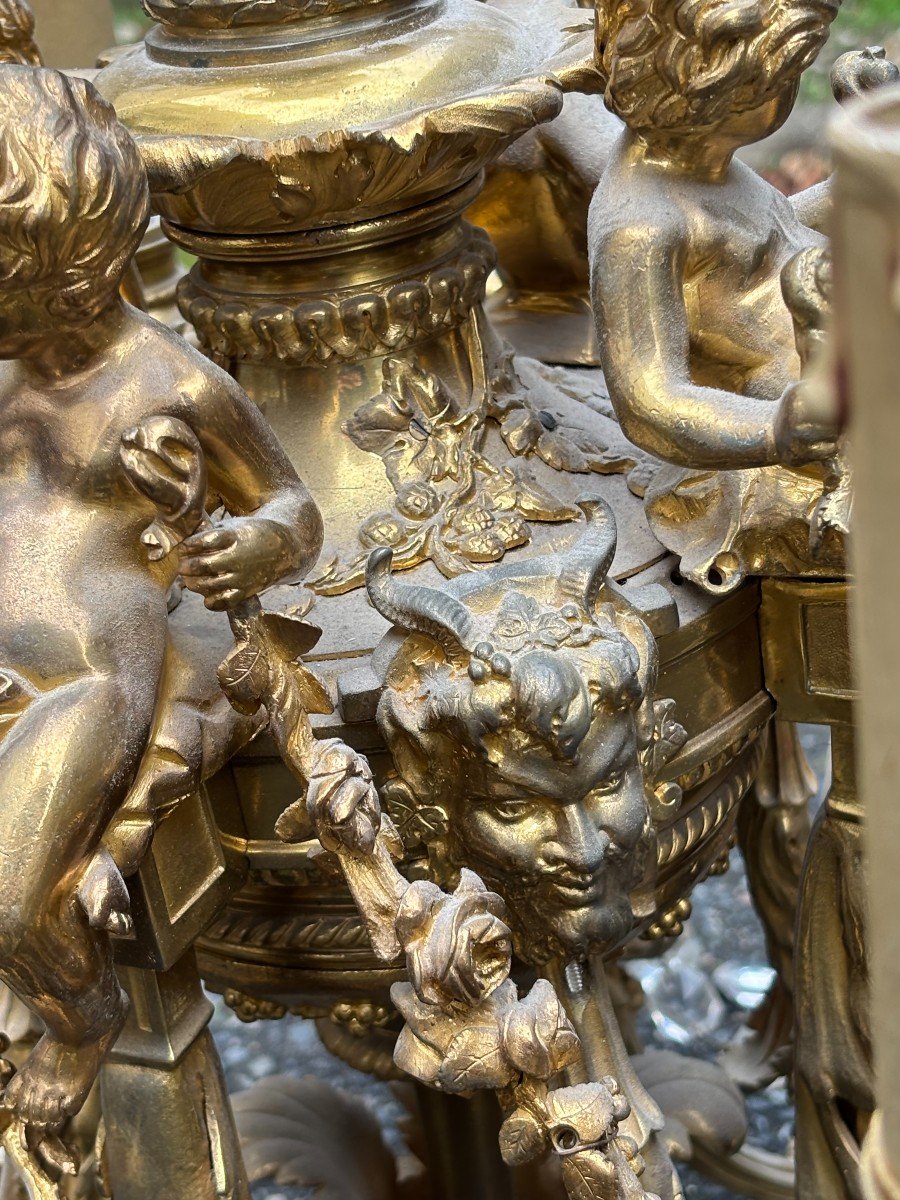 Lustre Bronze Avec 4 Putti Avec 3 Feux      12 Feux  -photo-3