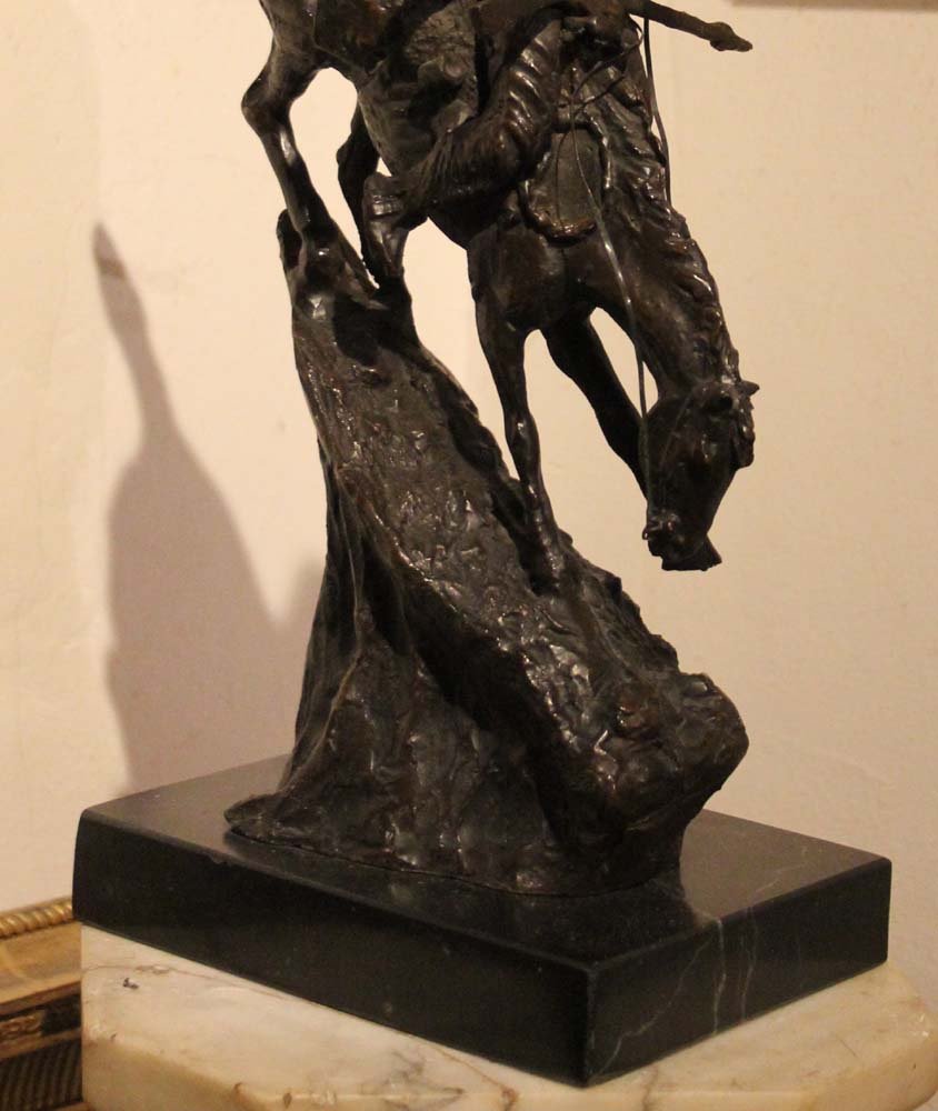 "Homme de montagne", Bronze vers 1920, signé, d'après Frederic Remington (américain 1861-1909)-photo-4